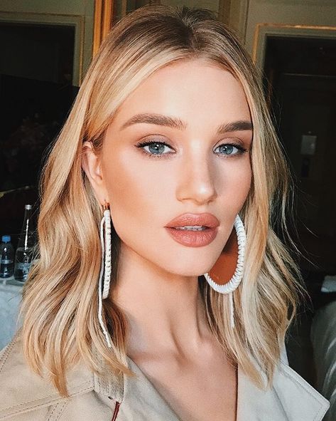 Rosie H-W on Instagram: “— True goddess 🤪😍♥️ #rosiehw 💄 @hungvanngo” Rosie Huntington Whiteley Makeup, Blonde Hair Looks, Nude Makeup, Brown Blonde Hair, Long Blonde, Rosie Huntington Whiteley, Natural Makeup Looks, Wedding Hair And Makeup, Hair Looks