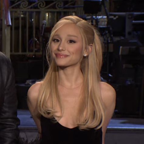 Ariana Grande Snl, Ariana Grande Hair, Ariana Grande Cute, Ariana Grande Photoshoot, Ariana Grande Photos, Ariana Grande Pictures, Ariana G, Fav Celebs, Agra