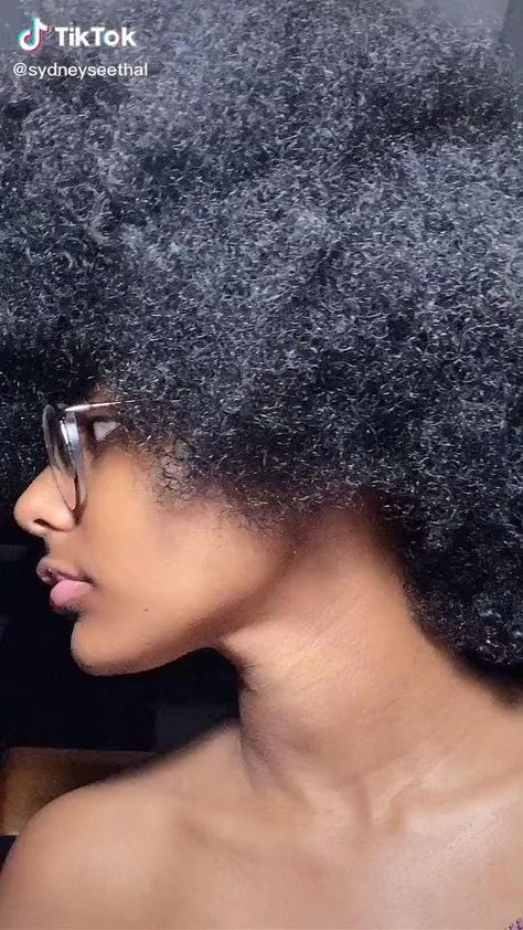 How To Grow 4c Hair To Waist Length, No matter your hair type, growing your hair requires a bit of patience and consistency from you. Grow 4c Hair, Big Natural Hair, Hair Shrinkage, Hair Clean, Protective Hairstyles For Natural Hair, Natural Hair Care Tips, Natural Afro Hairstyles, Girls Natural Hairstyles, Pelo Afro