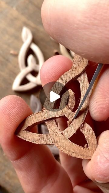 Celtic Knot Carving, Celtic Knot Wood Carving, Motherhood Knot, Wood Jewelry Diy, Celtic Knot Necklace, Dremel Projects, Dremel Wood Carving, Celtic Knots, Pendants Necklaces