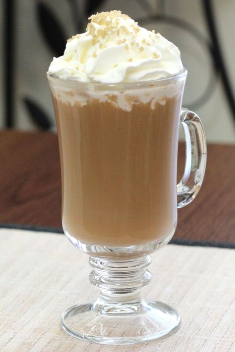 Irish Cream Coffee Recipe, Irish Drinks Cocktails, Coffee With Baileys Irish Cream, Irish Iced Coffee, Irish Coffee Recipe Whiskey, Irish Coffee Affogato, Irish Cream Drinks, Coffee Liqueur Recipe, Cream Drinks