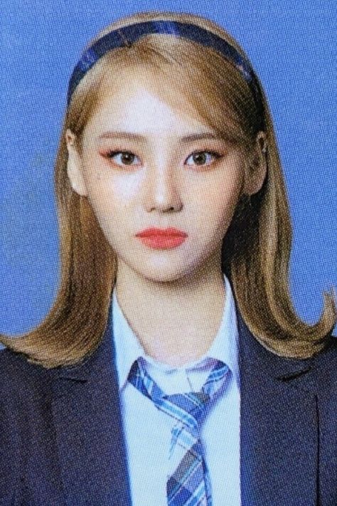 Jeong Jinsoul, Blue Bg, Odd Eye Circle, Loona Jinsoul, Yearbook Photos, Id Photo, Odd Eyes, Olivia Hye, Season's Greetings