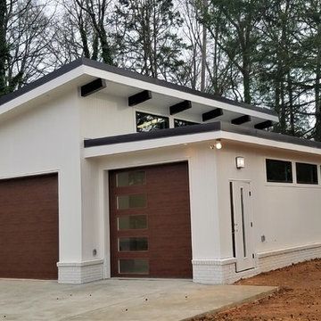 Modern Detached Garage, Modern Garage Ideas, Detached Garage Ideas, Mid Century Garage, Garage Pictures, Steel Garage Doors, Garage Roof, Garage Loft, Garage Addition