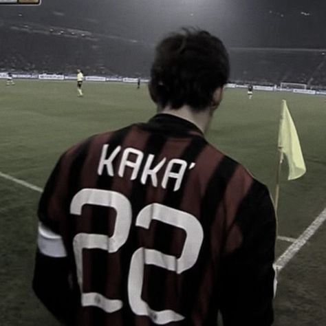 Cool Football Pictures, Madrid Football Club, Not Just A Game, Ricardo Kaka, Football Players Photos, Paolo Maldini, Premier Lig, Grunge Pictures, Football Images