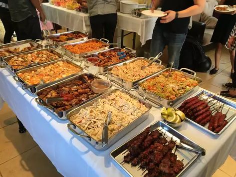 Imgur Post - Imgur Birthday Main Dish, Filipino Food Party Buffet, Christmas Dinner Spread Food, Debut Food Table, Filipino Food Wedding Buffet, Birthday Party Menu Ideas Buffet, Filipino Catering Ideas, Catering Birthday Party, Filipino Handaan Birthday