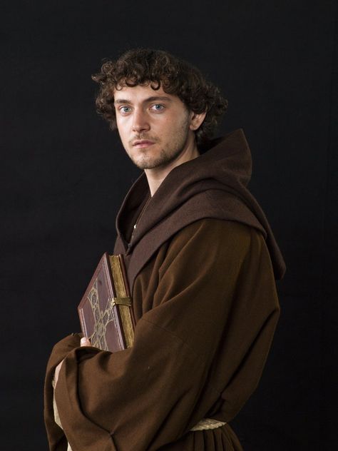 ATHELSTAN (GEORGE BLAGDEN) IS A YOUNG, INNOCENT, CHRISTIAN MONK.. RAGNAR LOVED HIM AND HIS STORIES HOW HE MISSES HIM!! WE MISS HIM.. THE SHOW HAS LOST A GREAT PART OF THE VISION THAT THEY STARTED WITH!!! Athelstan Vikings, Vikings Season 1, Ragnar Vikings, History Channel Vikings, George Blagden, Vikings Season, Viking Series, Vikings Game, Vikings Tv Series