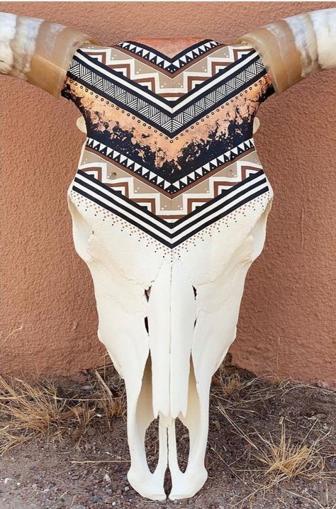 Cow Skull Design, Aztec Cow Skull, Aztec Cow Skull Design, Painted Bull Skull Ideas, Painting On Cow Skulls, Animal Skull Crafts, Painted Animal Skulls Ideas, Longhorn Decor, Cow Skull Painting