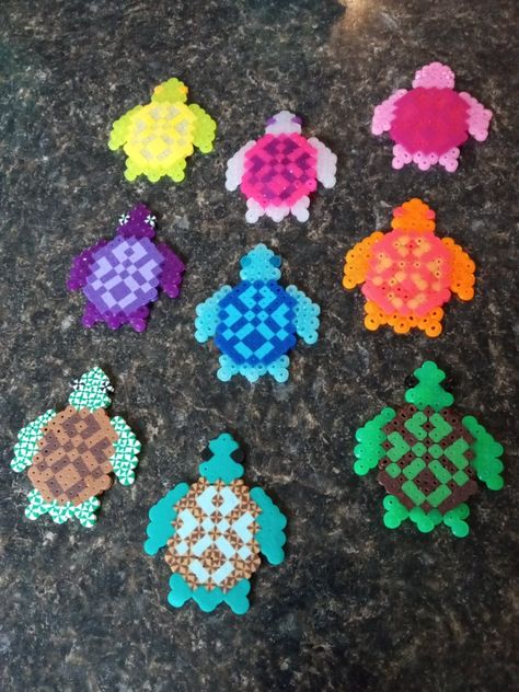 Harmer Beads Ideas, Perler Beads Sea Turtle, Summer Pearler Bead Ideas, Tropical Perler Beads, Cute Aquabead Designs, Beach Perler Bead Ideas, Starfish Perler Beads, Perler Beads Fish Pattern, Sea Turtle Bead Pattern