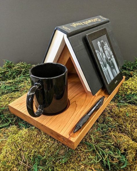 Gifts Made Out Of Wood, Triangle Book Stand, Woodworking Christmas Gifts, Book Caddy, Wood Triangle, Wood Phone Stand, Book Rest, Book Holder Stand, Wooden Book Stand