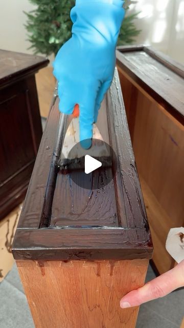 Dorota Kamilla Kwolek | furniture artist | tips& ideas on Instagram: "Dark mahogany to coastal vibe step-by-step 🤩 ✅ strip old finish ✅ sand down to smooth the surface and prepare for paint wash ✅ apply paint wash and let dry ✅ seal with water-based varnish/ top coat Ask me any questions about this makeover 🤗 🌟 save and share 🌟 as this finish is super popular now! #coffeetable #coffeetablemakeover #furnituredesign #furnituremakeover" Strip Dark Wood Furniture, Brown Furniture Paint Ideas, Varnish Colors For Wood, Paint Washing Furniture, Mahogany Dresser Makeover, Mahogany Furniture Makeover, Painting Dark Wood Furniture, Paint Wash Furniture, Dark Cherry Furniture