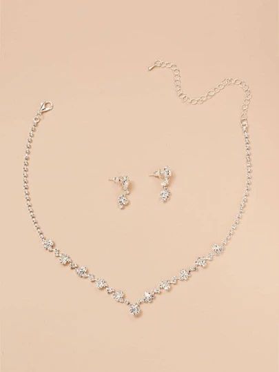 Hoco Jewelry, Silver Prom Jewelry, Prom Jewelry Sets, Quinceanera Jewelry, Jewellery Aesthetic, Bride Jewelry Set, Prom Necklaces, Simple Silver Jewelry, Formal Jewelry