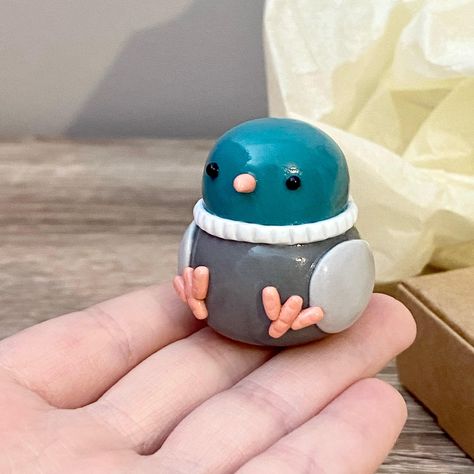 These little guys make the perfect desk friends, as well as a worry buddy or just simply a friend to provide you with comfort and company!  This piece is hand sculpted, sealed and detailed by hand, so gentle care is advised. Colors on screen may appear slightly different in person depending on your monitor settings. Thank you for your time! <3 Pigeon Clay Sculpture, Simple Clay Characters, Polymer Clay Sculptures & Statues, Cute Tiny Clay Ideas, Easy Clay Ideas Animals, Cute Little Clay Animals, Clay Paper Weights, Funny Clay Art, Cute Things Made Out Of Clay