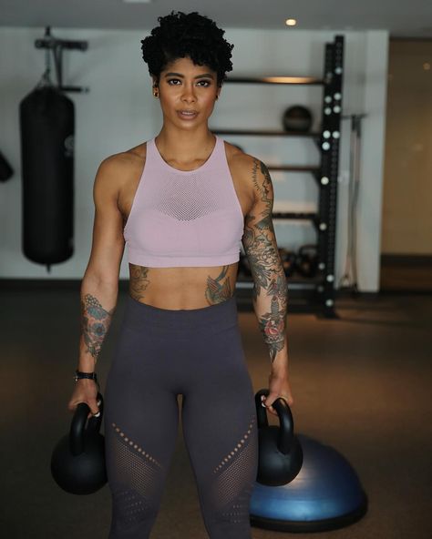 MankoFit 🇩🇴 on Instagram: “You are your biggest investment and how you do anything is how you do everything. If you fail to commit to work on yourself, that will…” Massy Arias, Buff Women, Fitness Motivation Pictures, Black Fitness, Followers On Instagram, Dream Outfits, Progress Not Perfection, Gym Workout Videos, Fitness Models Female