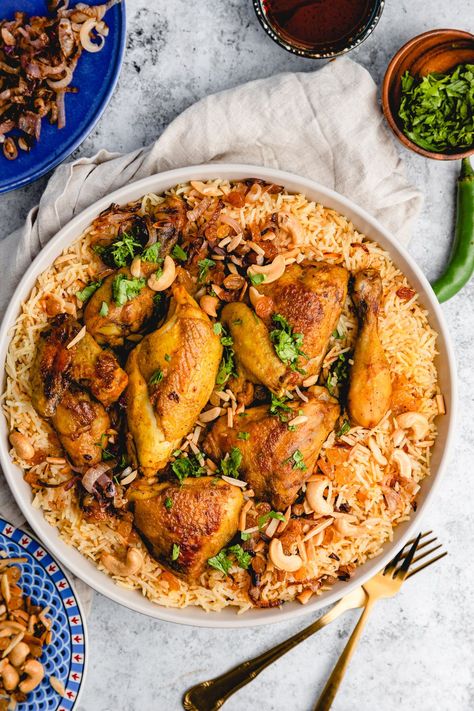 Arabic Rice Recipes, Chicken Machboos, Arabic Rice, Middle Eastern Chicken, Broasted Chicken, Chicken Crisps, Recipes With Chicken, Spiced Rice, Middle Eastern Dishes