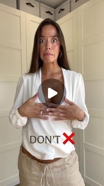 MARIA ALCALDE on Instagram: "✨ EASY SHIRT HACK ✨  #fashion #summer #shirt #hack #fashionhack #outfit #outfits #ootd #fashionstyle #fashionblogger #styleblogger #styleinspiration #stylefashion #outfitinspiration" Outfit With Lace Top, 2024 Outfits Summer, How To Wear Shirt Dress, Dress Over Shirt Outfit, Shirt Hacks Tips And Tricks, Summer Looks 2024, How To Style A Shirt, Wrap Shirt Outfit, Styles Of Clothes