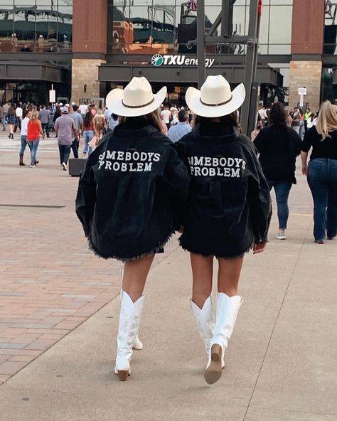 Country To Country Outfit, Matching Cowgirl Outfits, Country Nashville Outfits, Chic Cowgirl Aesthetic, Cowgirl Country Outfits, Country Girl Outfits Concert, Megan Moroney Outfits Concert, Creed Concert Outfit Ideas, Kelsea Ballerini Concert Outfit Ideas