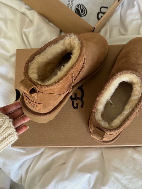 Ugg Platform Aesthetic, Brown Uggs Aesthetic, Ugg Ultra Mini Chestnut, Chestnut Ultra Mini Uggs Outfit, Ugg Chestnut Outfit, Chestnut Uggs Outfit, Ugh Mini, Ugg Mini Outfit, Ultra Mini Uggs Outfit