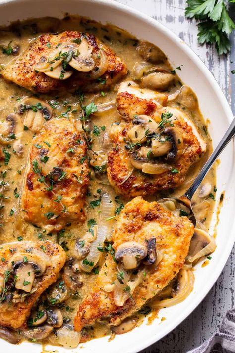 Smothered Chicken With Gravy, Chicken With Gravy, Paleo Baking Recipes, Whole30 Meals, Easy Fast Dinner Recipes, Paleo Dinners, Fall Dinners, Paleo Main Dishes, Fast Dinner