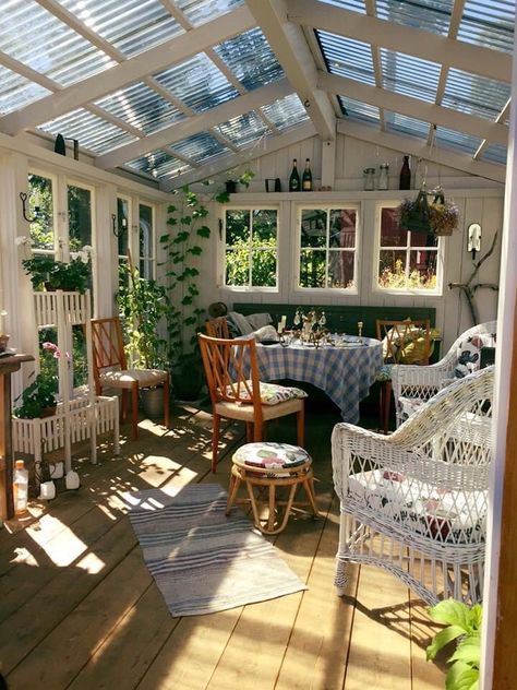 Art Projects For Kids Easy, Window Sunroom, Kids Easy Crafts, Garden Shed Interiors, Garden Room Extensions, Home Greenhouse, Sunroom Designs, Backyard Greenhouse, Home Decor Living Room