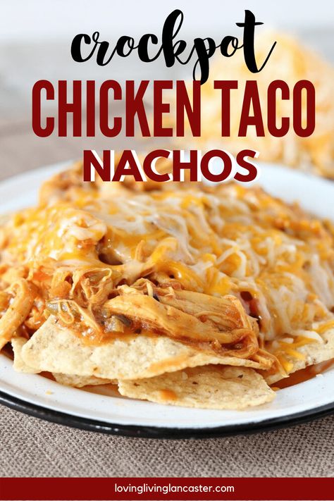 Who doesn't love an easy and delicious recipe? These Crockpot Taco Chicken Nachos are one of my favorite recipes right now. They are so easy and delicious...something the entire family will love! Crockpot Taco Chicken, Crockpot Chicken Nachos, Crockpot Taco, Taco Chicken, Chicken Nachos Recipe, Chicken Freezer Meals, Nachos Recipe Easy, Pastas Recipes, Crock Pot Tacos