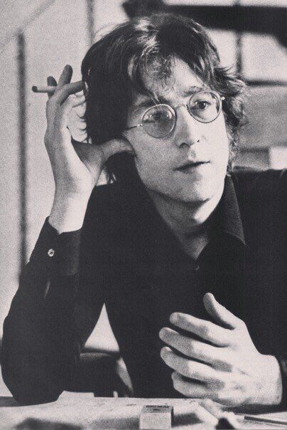 Young John Lennon, John Lennon Pictures, John Lennon 1970s, Jhon Lennon Wallpaper, John Lennon Photoshoot, John Lennon Pfp, John Lennon Aesthetic, John Lennon Profile, Beautiful Boy John Lennon