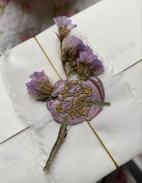 Letters With Wax Seals Aesthetic, Wax Seal Stamp Envelope, Wax Seal Stamp With Flower, Wax Stamp Letter, Bridgerton Purple Aesthetic, Wax Seal Packaging Wrapping Ideas, Letter Wax Seal Aesthetic, Sealed Letter Aesthetic, Purple Wax Seal