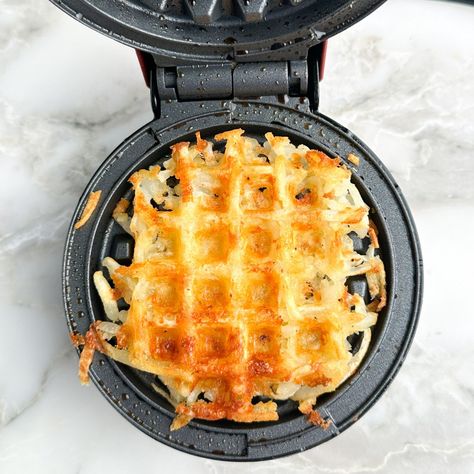 Learn how to make hash brown waffles in minutes. Hash brown waffles make a delicious side dish or can be used as part of the main meal. These waffle iron hash browns have cheese, and seasonings for a delicious dish. Waffle Iron Hash Browns, Starchy Sides, Hashbrown Waffles, Homemade Hashbrowns, Waffle Iron Recipes, Potato Waffles, Waffle Maker Recipes, Hashbrown Recipes, Food Rules