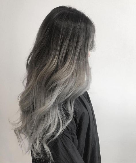 Grey Ombre Hair Grey Ombre Hair, Hairstyle Tips, Ash Hair, Ash Hair Color, Colour Hair, Colourful Hair, Hair Streaks, Silver Hair Color, Style Korea