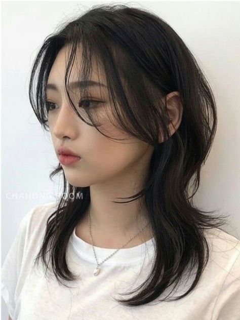 layered hair / bangs / long layers / hair styles / wolf cut / long wolf cut Wolf Cut, Shot Hair Styles, Hair Stylies, Haircuts For Medium Hair, Haircuts Straight Hair, Haircut And Color, Short Hair Haircuts, Cut My Hair, Hair Inspo Color