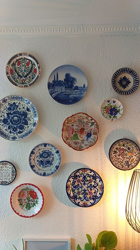 Talavera Plates On Wall, Plate Walls, Pioneer House, Kitchen Mood Board, Plate Wall Decor, Wall Of Fame, Plate Wall, Plate Decor, Great Wall Of China