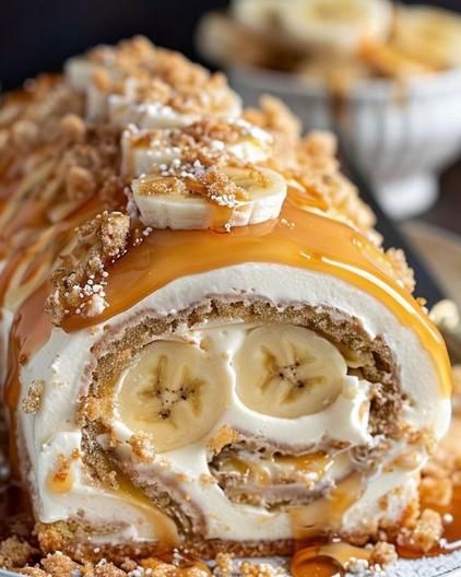 Banana Caramel Roll Cake Recipe: Indulgent Dessert Delight - optimal recipes Banana Caramel Roulade, Desserts For Winter, Optimal Recipes, Roll Cake Recipe, Roulade Recipe, Banana Caramel, Caramel Rolls, Cake Rolls, Banana Slices