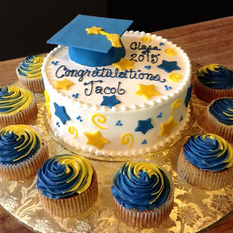 Guy Graduation Cake Ideas, Graduation Cake With Cupcakes, Simple Graduation Cakes 2023, Kids Graduation Cake Ideas, Graduation Cake For High School, Graduation Cake Male, Graduation Cake For Kindergarten, Funny Graduation Cakes For High School, Graduation Cake For Kids