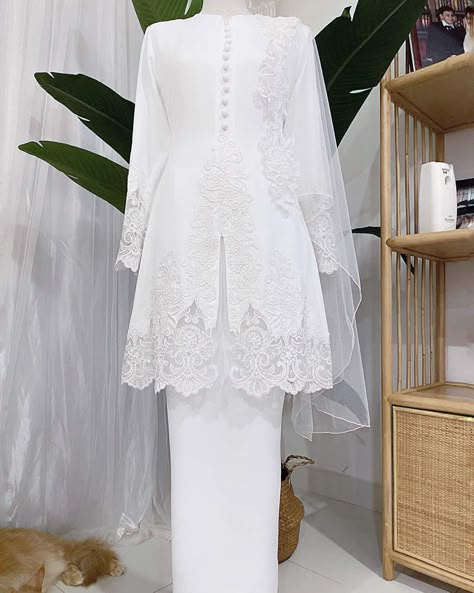 Baju Akad Nikah Muslim Simple, Malay Wedding Dress Nikah, Akad Nikah Dress, Muslim Nikah Dresses, Kebaya Malaysia, Kebaya Melayu, Nikah Attire, Wedding Dress Muslimah, Outfit Kebaya