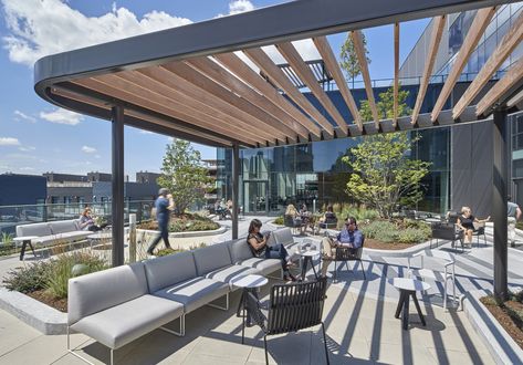 Gallery of McDonald’s HQ Workplace / Studio O+A + IA Interior Architects - 14 Chicago Buildings, Chicago Interiors, Meeting Room Design, Base Building, Cafe Terrace, Skyline Design, Warm And Cool Colors, Workplace Design, Rooftop Garden