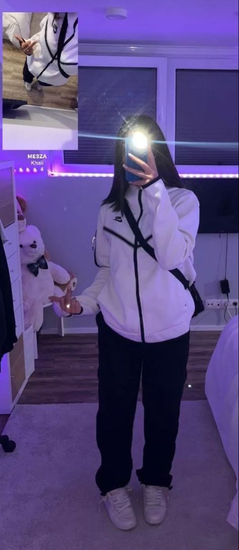 How To Style Nike Tech Fleece, Nike Tech With Leggings, Outfits With Nike Tech, Shangelnyc And Mya, Nike Tech Girl Outfit, Nike Tech With Jeans, Outfit Jogging Nike, Maranza Girl, Nike Girl Aesthetic