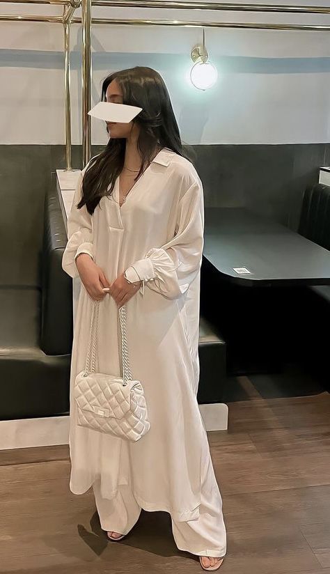 Fashion Inspo Modest, Fashion Outfits Modest, Stile Hijab, Outfits Stylish, Pakistani Fashion Casual, Outfits Modest, Casual Indian Fashion, Pakistani Fancy Dresses, Pakistani Dresses Casual