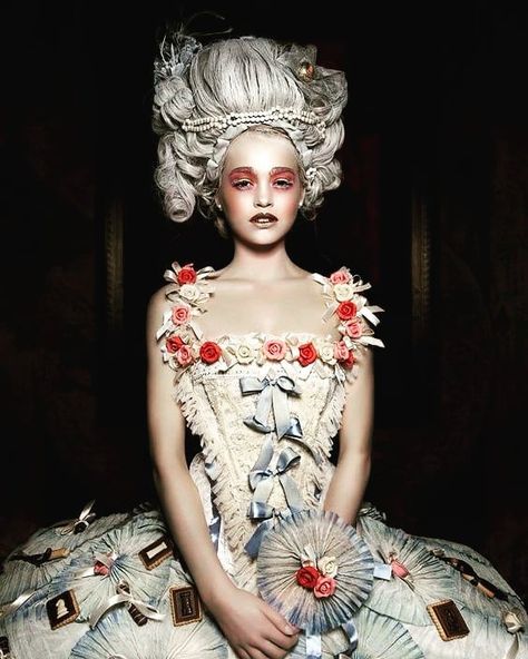 143 Likes, 22 Comments - Katy Lakatos 🌎Lady Angels 😇 (@kathara_l) on Instagram: “Ici je ne suis plus la reine, je suis moi. Parlant du Petit Trianon à Versailles.  Marie-Antoinette…” Fashion Photography Vogue, Laura Makabresku, Rococo Fashion, Design Page, Rococo Style, Baroque Fashion, 인물 사진, Fantasy Fashion, Fashion Editorial