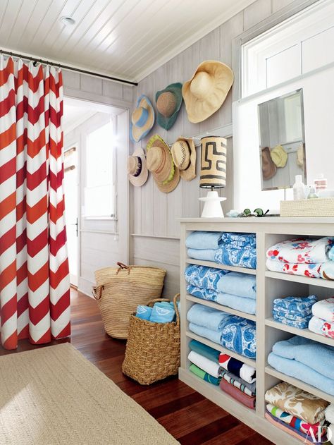 How to Transform a Pool Area with a Cabana | Architectural Digest Beach Towel Storage, David Netto, Pool House Bathroom, Pool House Decor, Beach Home Interiors, Pool Shed, Pool Storage, Beach House Interior Design, Pool Cabana