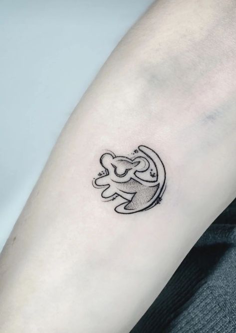 Flash Tattoo Disney, The Lion King Tattoo, Rafiki Tattoo, Simba The Lion King, Tattoo Happy, Mum Tattoo, Lion King Tattoo, King Tattoo, Mens Lion Tattoo