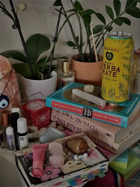 Messy Nightstand, Messy Bedside Table, Cluttered Nightstand Aesthetic, Messy Room Astetic, Messy But Organized Aesthetic, Messy Bedside Table Aesthetic, Messy Teen Room, Messy Room, It Ends With Us