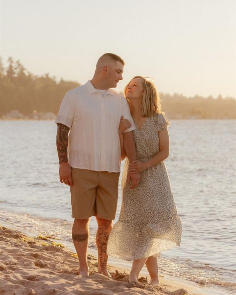 When we book a family session, one of my main goals is to always make sure I sneak mom and dad away for a few shots together without the babies 🥹 It’s so sweet watching that spark reignite, and there’s nothing more healthy than your kids seeing their parents love eachother out loud 🫶🏼 Parents Poses Photography, Mom And Dad Poses Photography, Mom And Dad Photoshoot Poses, Dad With Kids Photoshoot, Dad And Kids Photoshoot, Mom Dad Baby Photoshoot, Mom And Dad Photoshoot, Father And Daughter Pictures, Mom And Dad Poses