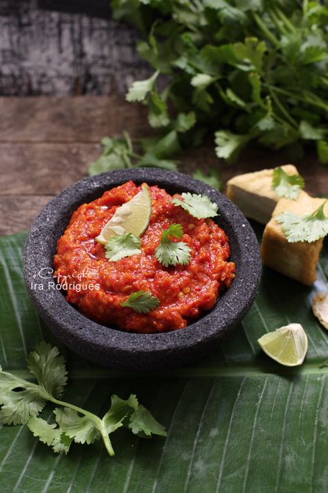 Sambal Recipe, Sambal Oelek, Indonesian Cuisine, Malaysian Food, Indonesian Food, Asian Cooking, Fresh Tomatoes, Spicy Recipes, Traditional Food