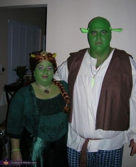 Shrek And Fiona Costume, Costume Halloween Duo, Fiona Costume, Shrek And Fiona, Halloweenský Makeup, Halloween Duos, Matching Halloween Costumes, Pretty Halloween Costumes, Duo Halloween Costumes