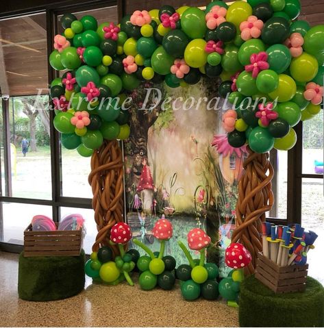 Picture Backdrop, Balloon Tree, Snow White Birthday Party, Garden Picture, Trolls Birthday Party, Jungle Theme Birthday, Snow White Birthday, Fairy Birthday Party, Birthday Balloon Decorations