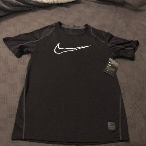 Boys Size Xl Nike Pro Dri-Fit Performance Tee. Brand New With Tags Still Attached Mens Dress Shoes Guide, Estilo Cholo, Gymwear Outfits, Nike Shirt, Nike Accessories, Boys Nike, Sporty Outfits, Nike Shirts, Nike Outfits