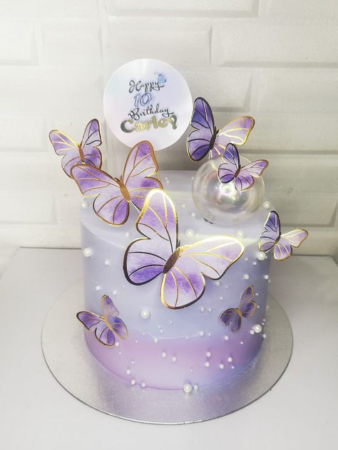 Purple butterflies tartaunicornio Purple Theme Cake, Gold Butterfly Cake, Unicorn Number Cake, Butterfly Theme Cake, Fondant Unicorn Cake Toppers, Diy Unicorn Cake, Purple Butterfly Cake, 12th Birthday Cake, Purple Cakes Birthday