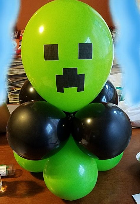 De ley para la mesa Minecraft Decorations Birthday, Minecraft Birthday Party Centerpieces, Easy Minecraft Party Decorations, Minecraft Party Decorations Birthdays, Minecraft Balloon Decorations, Minecraft Diy Decorations, Minecraft Birthday Decorations Diy, Maincraft Party Ideas, Minecraft Table Decorations