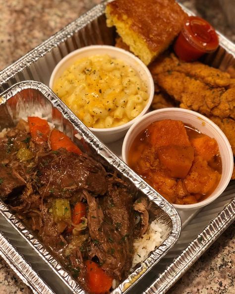 That Betty Plates Place ❣️ on Instagram: “Text to order 📲 312-568-9670 pot roast dinners and #SoulPans still available 😋 pans includes: Fish, jerk or regular pot roast, two sides &…” Pot Roast Dinner Plate, Pot Roast Plate, Dinner Sale Ideas, Selling Plates Of Food From Home Ideas, To Go Plates Food Ideas, Plates Of Food To Sell, Lunch Plate Ideas, Soul Food Plates For Sale, Pot Roast Meals Sides