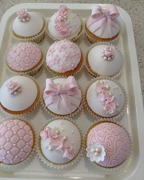 Flowers Birthday Cake, Elegant Cake Pops, Coquette Flowers, Vintage Cupcakes, Bows Coquette, Mini Wedding Cakes, Fondant Cake Designs, Cupcake Pictures, Fancy Cupcakes