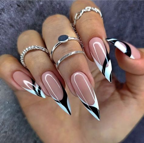 French Sharp Nails, Almond Shape Nail Inspo 2024, Side French Tip Nails, Salon Tips, Stilleto Nails Designs, Real Nails, Nail Beds, Fancy Nails Designs, Pointed Nails